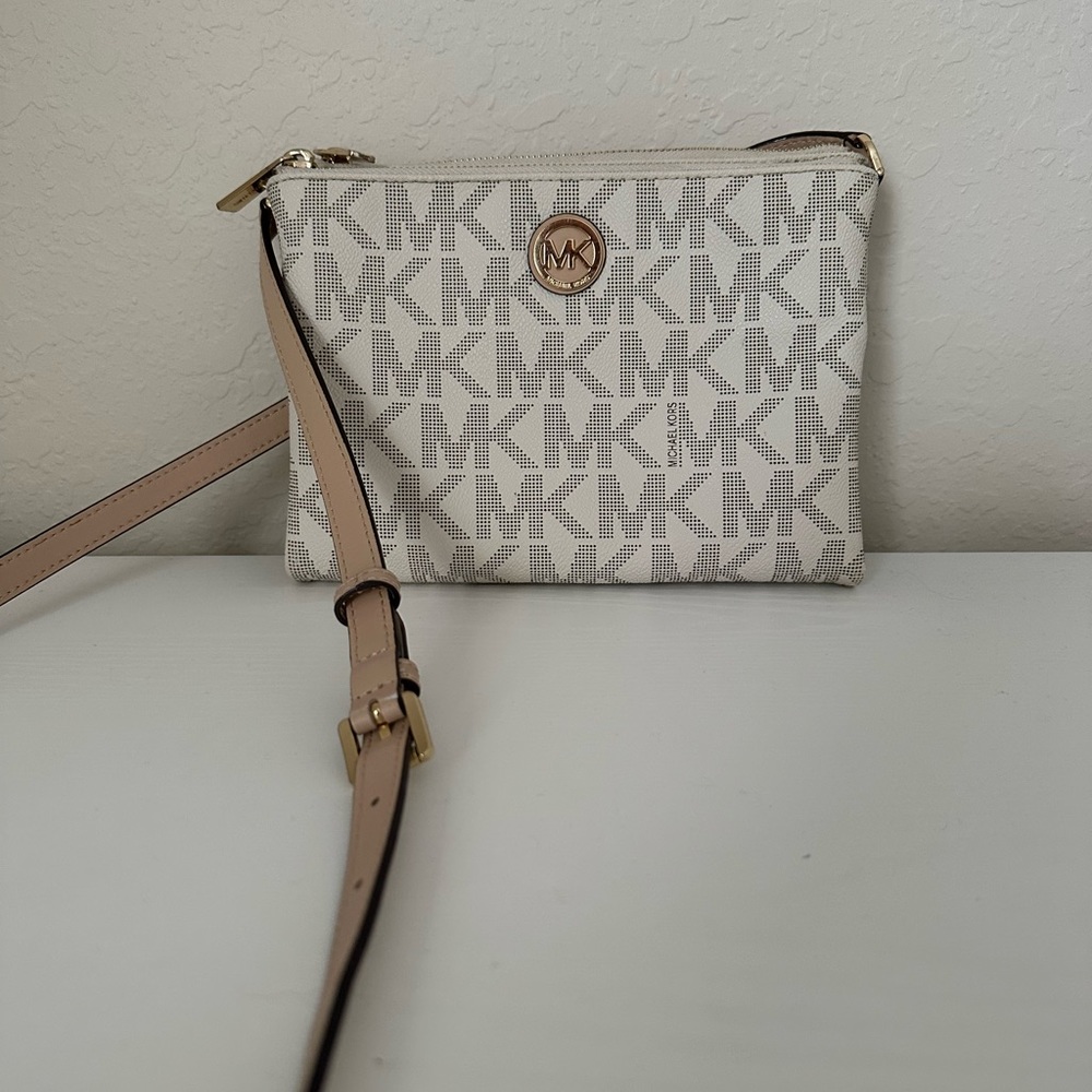 Michael kors cross body